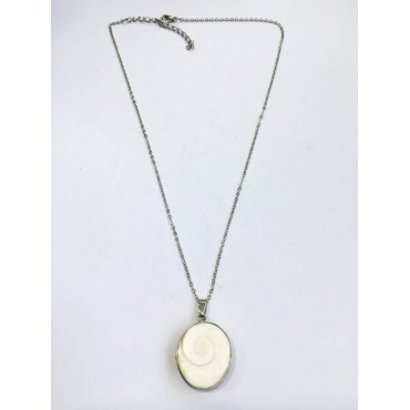 Necklace with metal ...