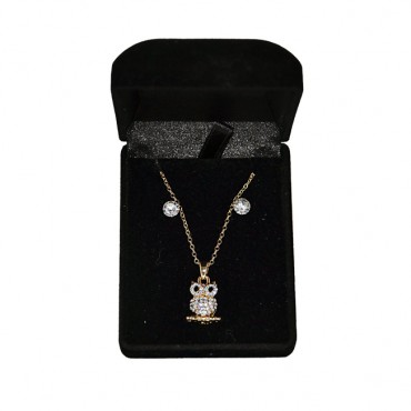 Set of Necklace and ...