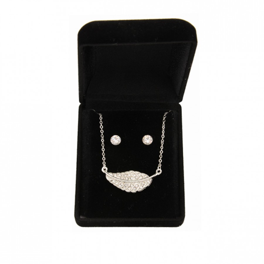 Set of Necklace and Earrings in Velvet Box