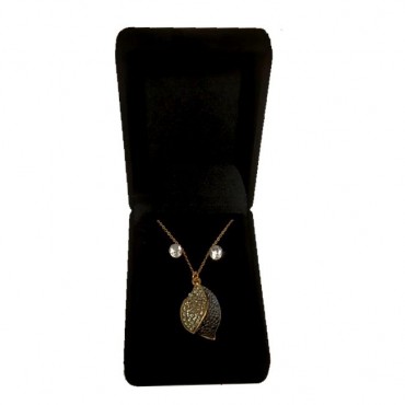 Set of Necklace and ...