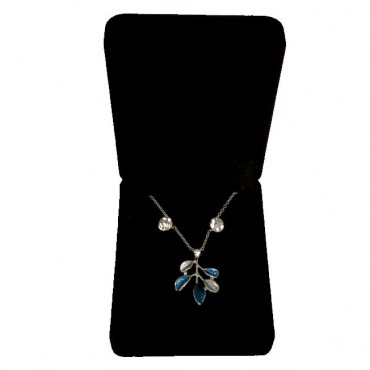 Set of Necklace and ...